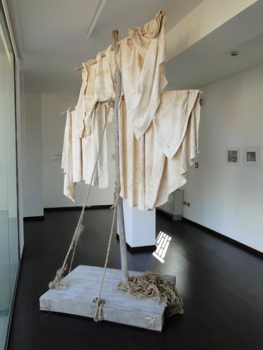 Bateau-ivre-installation-2012-bois-palette-tissus-cordes-150-x-100-x-270